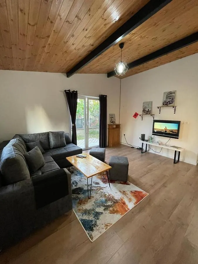 Cozy Wooden House Villa Durres