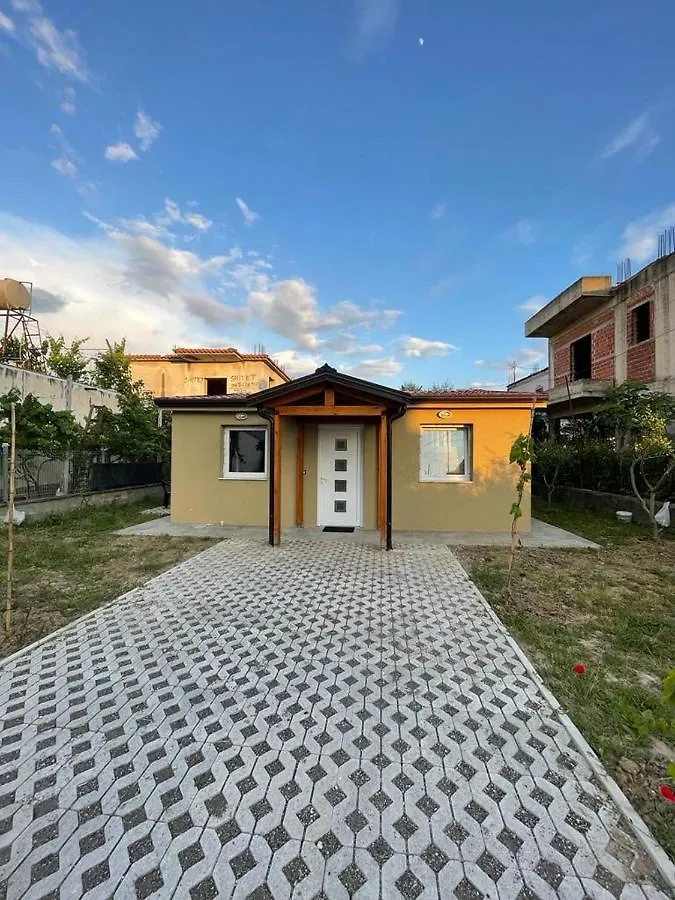 Cozy Wooden House Villa Durres