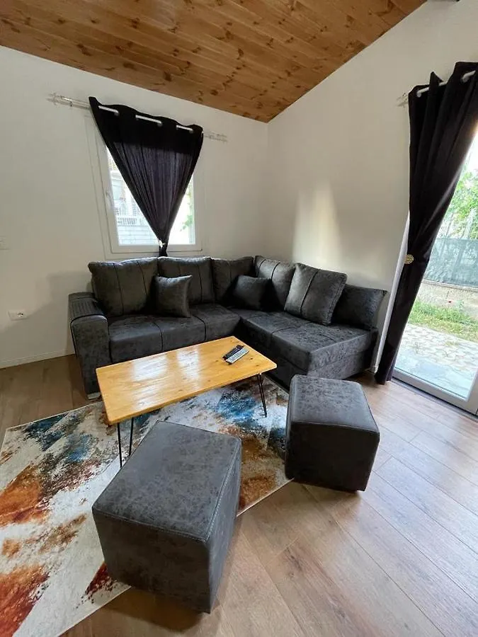 Cozy Wooden House Villa Durres